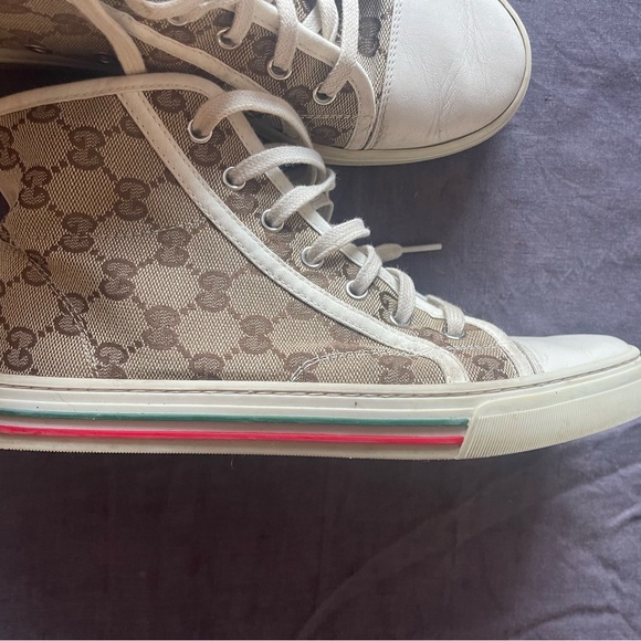 Gucci Brown and White High-Top Sneakers with Logo Pattern - Picture 5 of 10